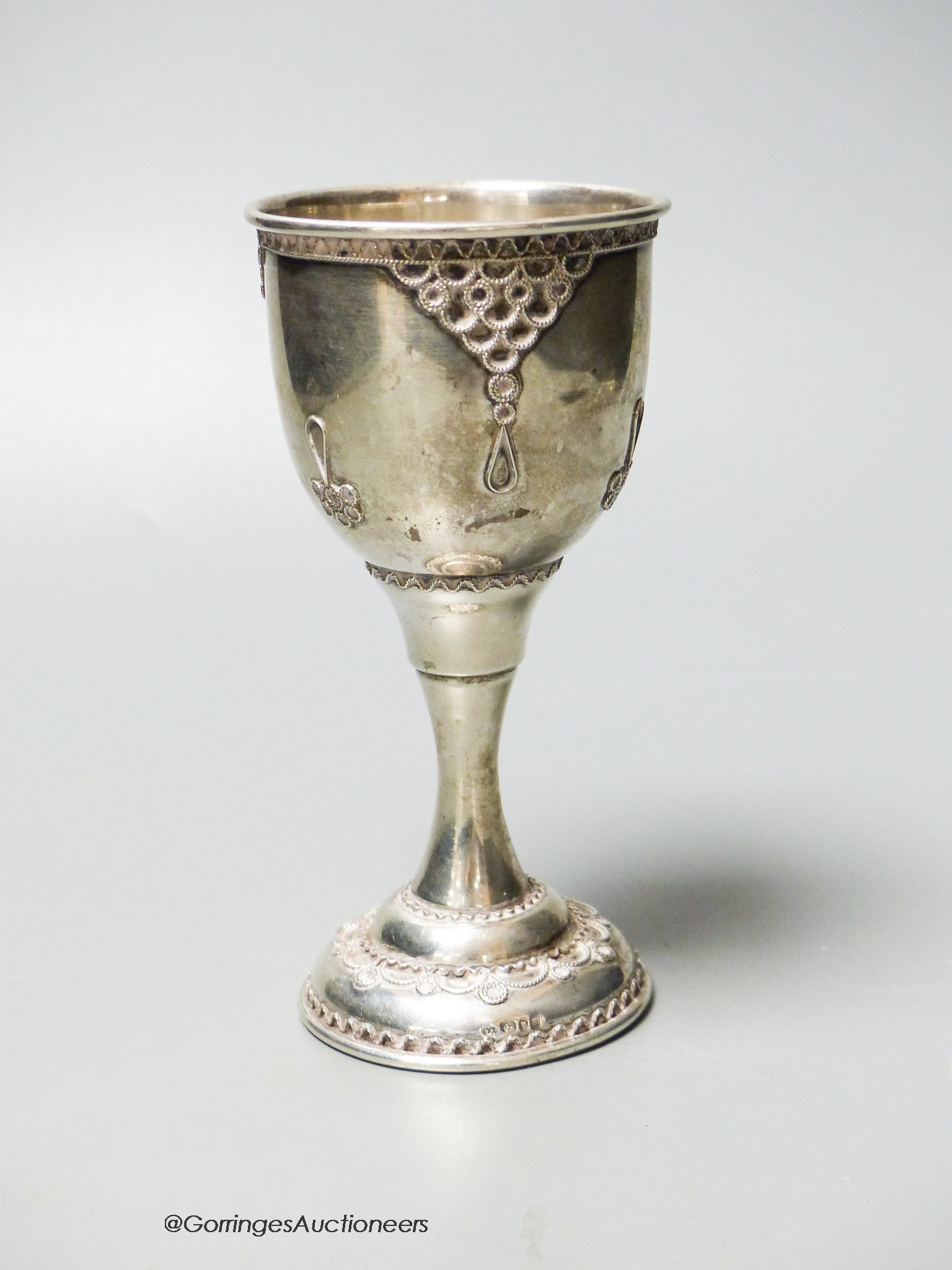 A modern silver goblet, with filigree decoration, London, 1980, 13.2cm, 73 grams.